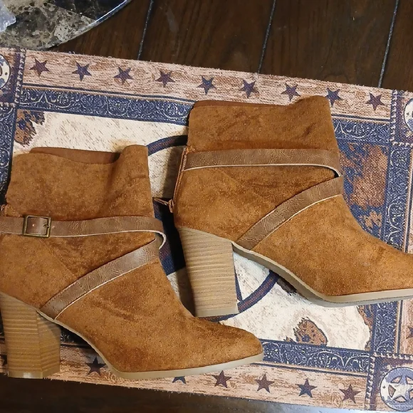 New Directions Brown Suede Women's Ankle Boots With Leather Strap Size 10 - Picture 4 of 10